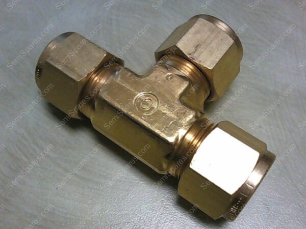 B-810-3 | BRASS SWAGELOK TUBE FITTING, UNION TEE, 1/2 IN. TUBE OD