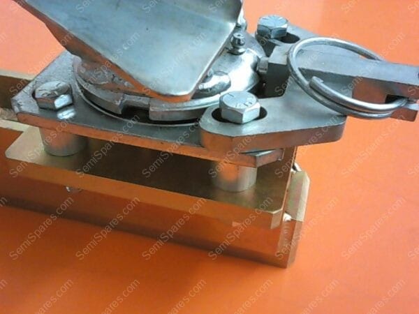 853-490139-002 | ASSY,CASTER-BRKT,RSD