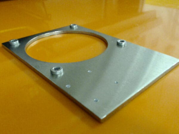 013-008885-682 | PLATE, REGULATOR BACKUP, SYN - Image 2