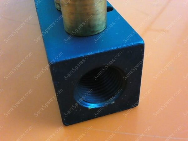 921-900197-001 | MANF,8 POS,3/8 TUBE X 3/8 NPT