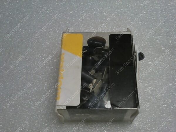 INSULATED SOLDERLESS | #6 SCREW SIZE INSULATED SOLDERLESS BLOCK SPADE 16-14 WIRE RANGE
