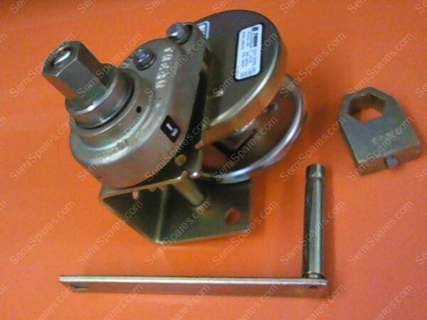 790-061666-001 | WINCH, THERN HAND W/BRAKE - Image 2