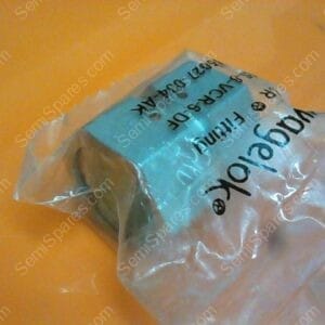 SL-8213-00 | VCR,DOUBLE FEMALE UNION,PN SS-8-VCR-6-DF