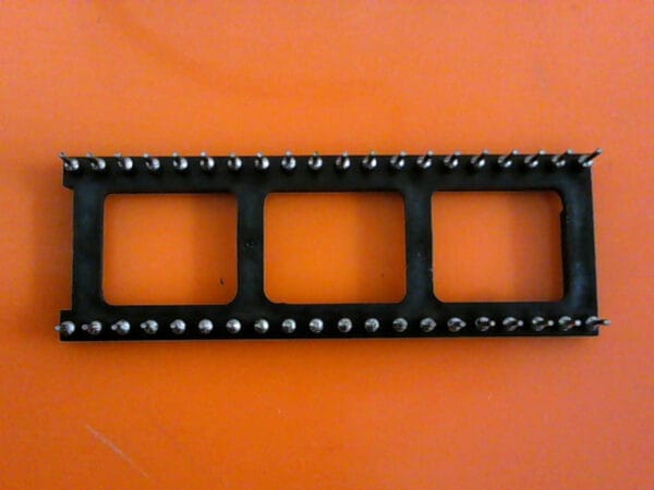 DIP153316066338 | 28 PIN DIP MACHINE TOOLED SOLDER TAIL LOW PROFILE IC SOCKET ROUND HOLE - Image 2