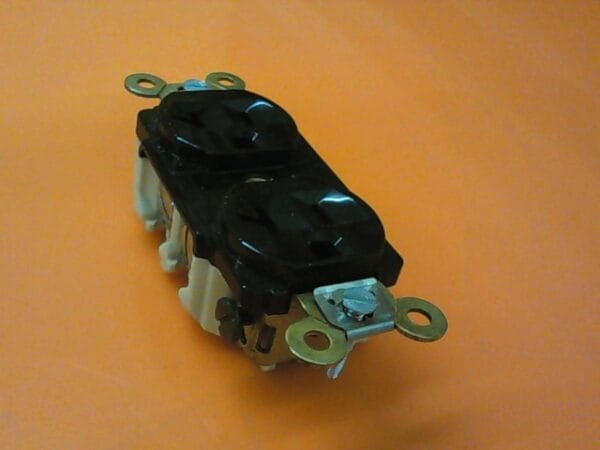 668-090646-001 | CONN,RECEPTACLE,20A 125V 3-WIR - Image 2