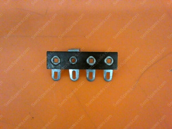 673-001075-001 | TERMINAL STRIP 4 POS 3/8 CTRS