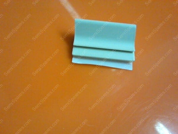 070-000025-007 | CBL CLIP FLAT C-TYPE WHITE ADH