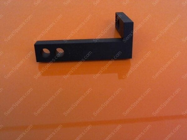 715-370512-001 | BRKT,PVT,OUTER RT SD