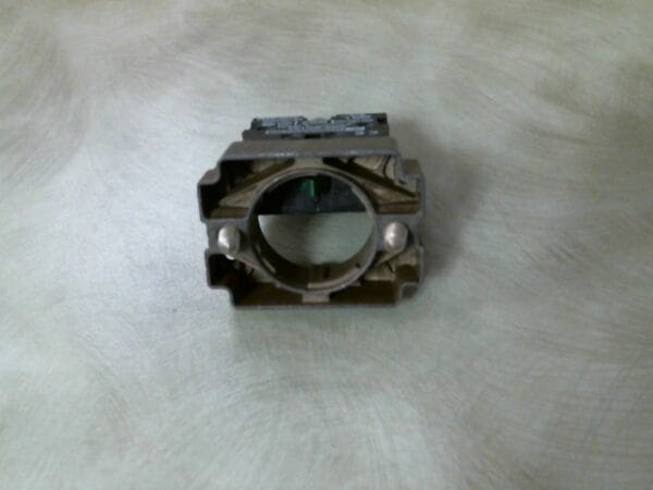 ZB2-BE101 | TELEMECANIQUE PN/ZB2-BE101 400V - Image 3