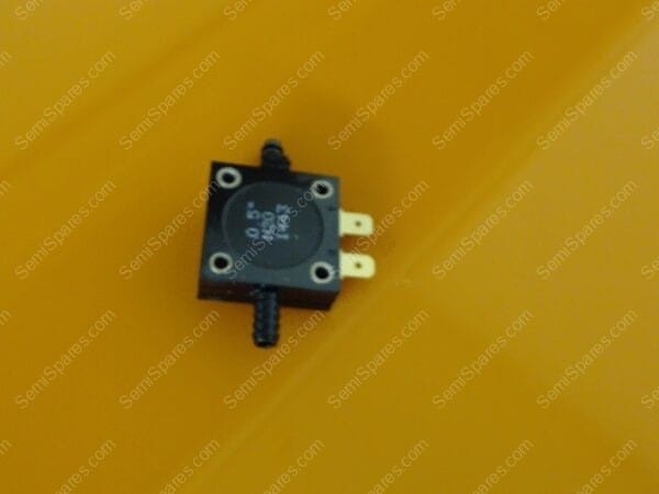 MS-3825-00 | SWITCH,PSF-100A-0.5,0.5" H20,26R2865 - Image 2