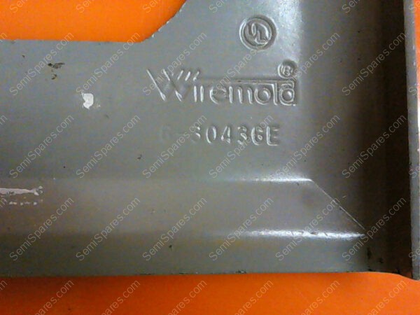 G-3043GE | HUBBLE RECEPTACLE CPU EXP WITH WIREMOLD G-3043GE METAL COVER - Image 2