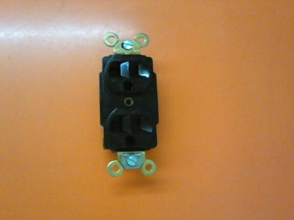 668-090646-001 | CONN,RECEPTACLE,20A 125V 3-WIR - Image 3