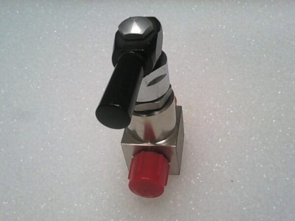316LSCG | TOGGLE LEVER BELLOWS VCR VALVE - Image 3