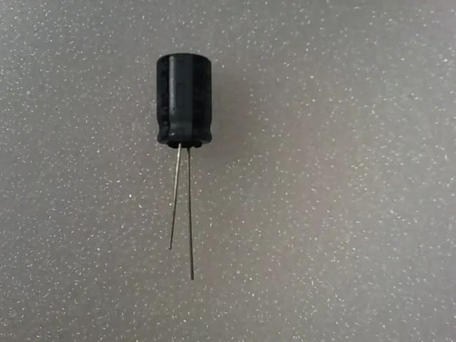 ECA-1VM471 | CAP ALUM 470UF 20% 35V RADIAL - Image 2