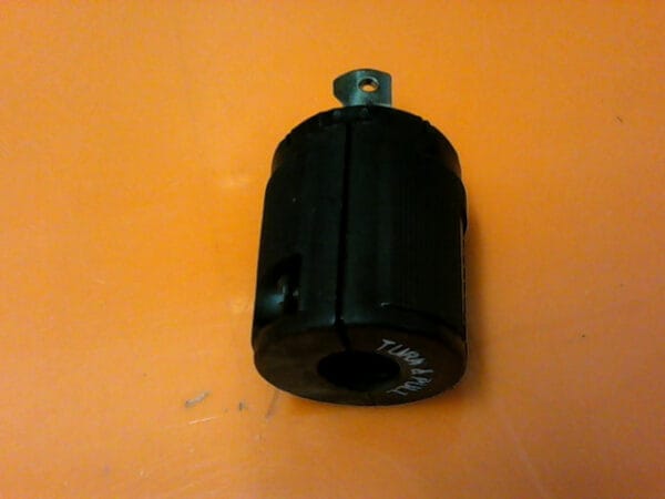 HBL7465V | HUBBELL TWIST-LOCK VALISE DEAD FRONT PLUG 15A 125V A.C OR D.C 2-WIRE POLARIZED NEMA ML1-P - Image 3