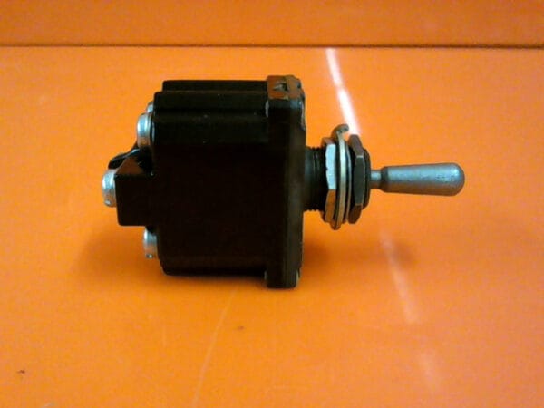 MS24524-21 | C-H 8501K1 TOGGLE SWITCH - Image 2