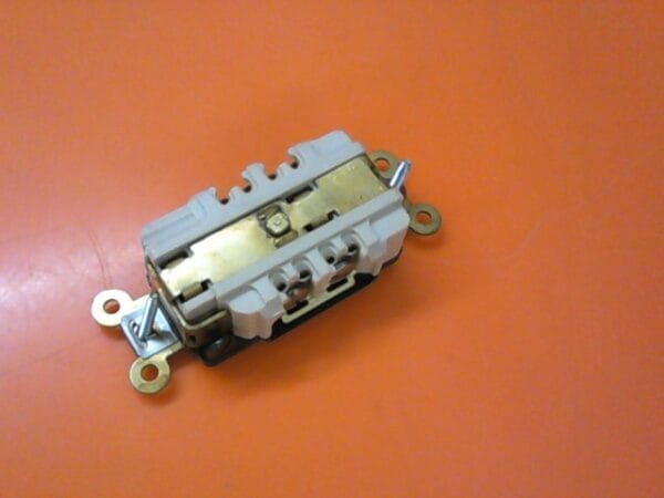 668-090646-001 | CONN,RECEPTACLE,20A 125V 3-WIR - Image 4