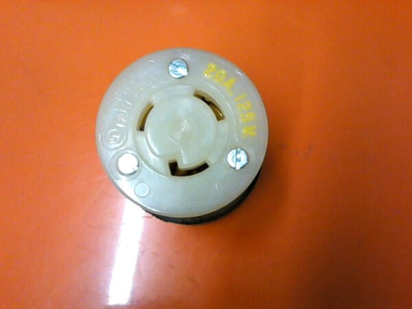 20A-125V | HUBBELL TWIST-LOCK TURN & PULL FEMALE PLUG 20A-125V - Image 3