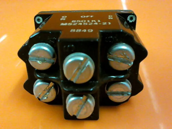 MS24524-21 | C-H 8501K1 TOGGLE SWITCH - Image 4