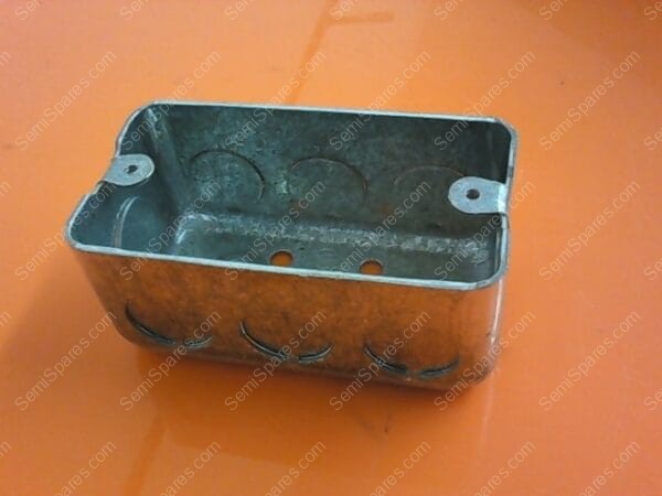 687-001305-001 | BOX  CONDUIT 1/2" KO 1-7/8" DE - Image 2