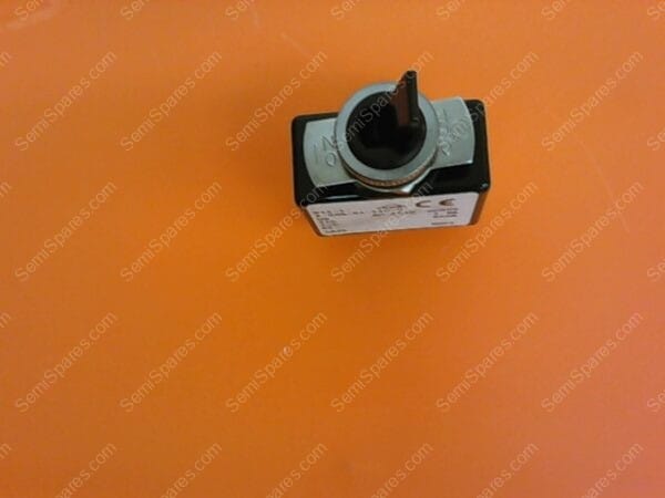 670-090537-002 | CIRCUIT BREAKER, 2 AMP TOGGLE - Image 3