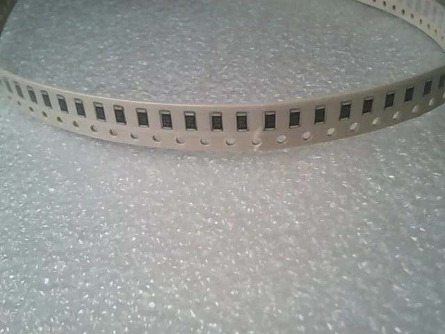 CRCW12062K70JNEA | RES SMD 2.7K OHM 5% 1/4W 1206 - Image 2