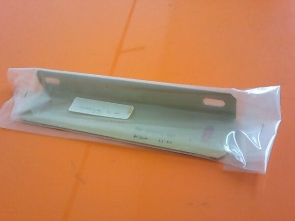 714-072172-001 | BRKT,ANGLE,MTG,RF MATCH ENCL - Image 2