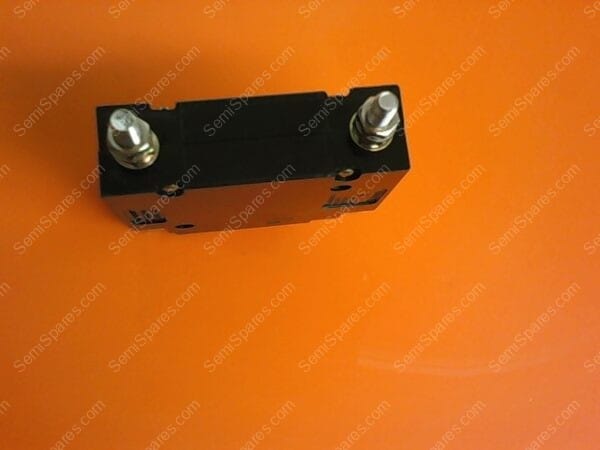 670-093557-008 | CIRCUIT BREAKER,1P,250VAC,60HZ - Image 3