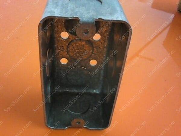 687-001305-001 | BOX  CONDUIT 1/2" KO 1-7/8" DE - Image 3