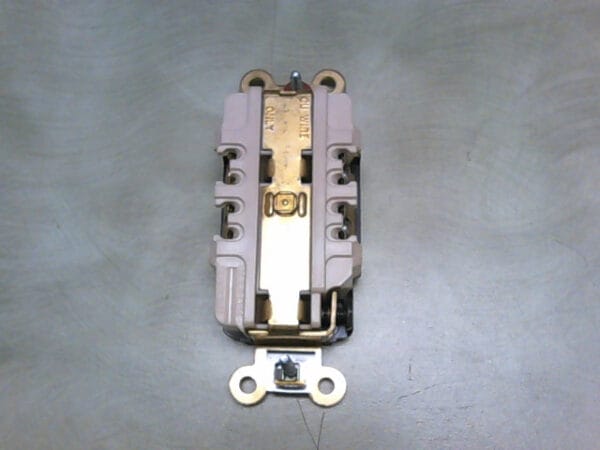 5262BLB | HUBBELL SPECIFICATION GRADE DUPLEX RECEPTACLE 2 POLE WIRE, 15AMP 125 VAC OR DC, NEMA 5-15R - Image 3