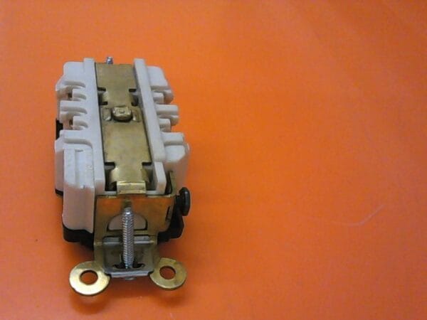 668-090646-001 | CONN,RECEPTACLE,20A 125V 3-WIR - Image 5