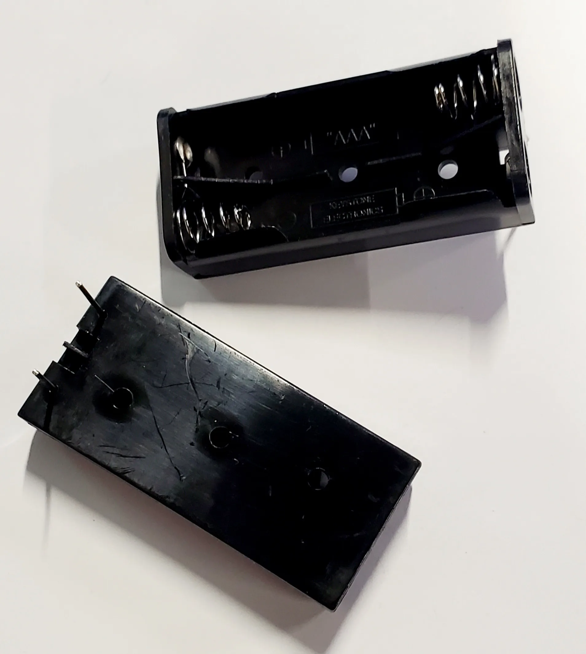 2468 | BATTERY HOLDER AAA 2 CELL PC PIN OPEN CYLINDRICAL THROUGH HOLE - Image 2