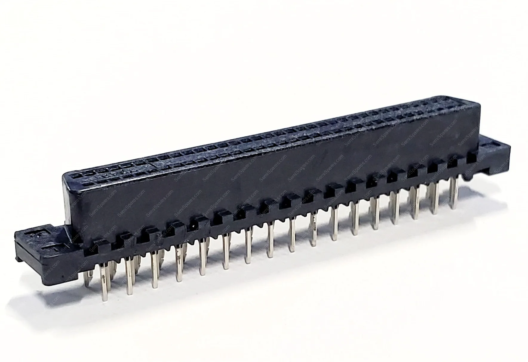 0015870305 | CONN SCSI RCPT 68 POS VERT SOLDER