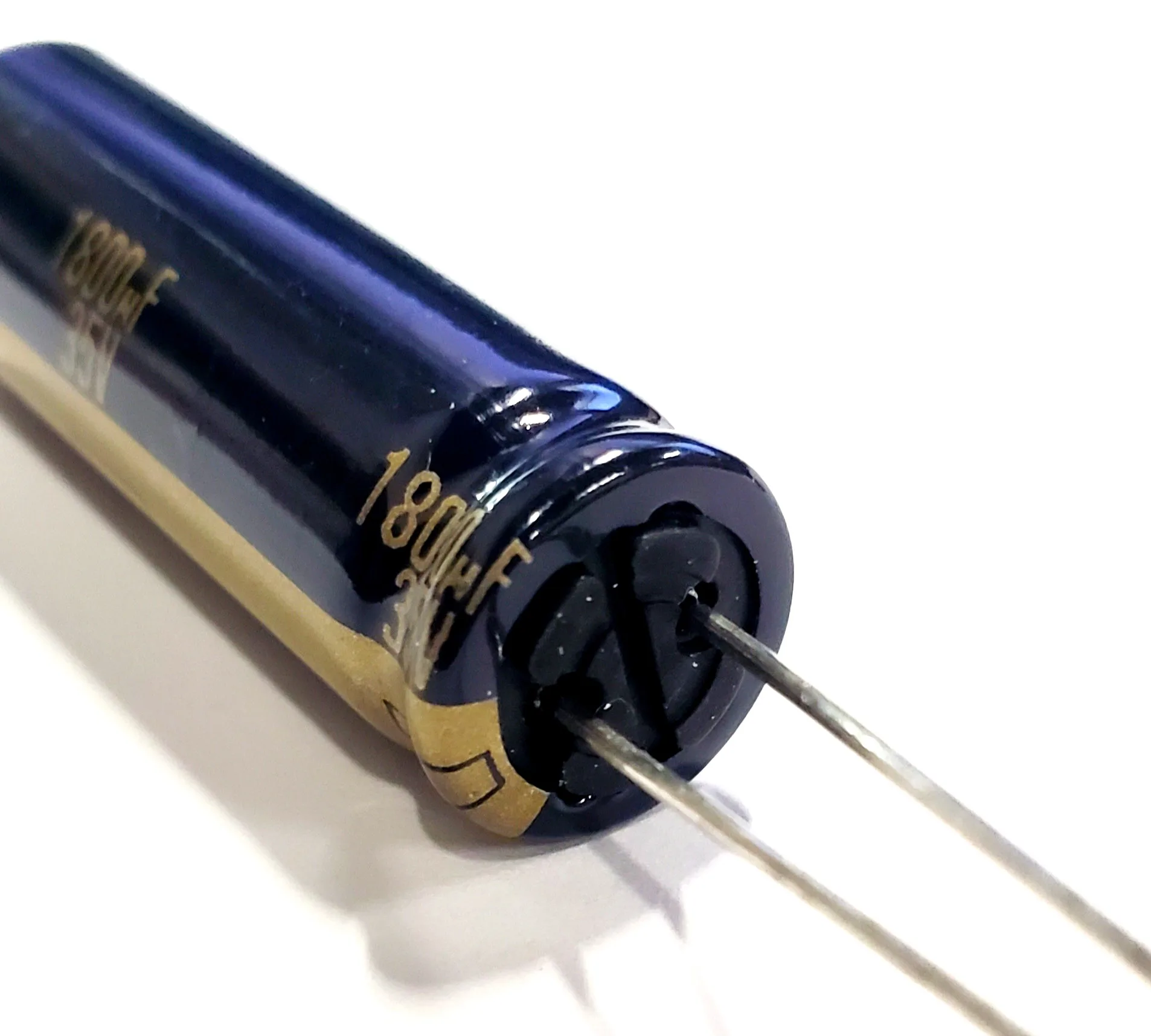 EEU-FC1V182L | CAP ALUM 1800UF 20% 35V RADIAL - Image 2