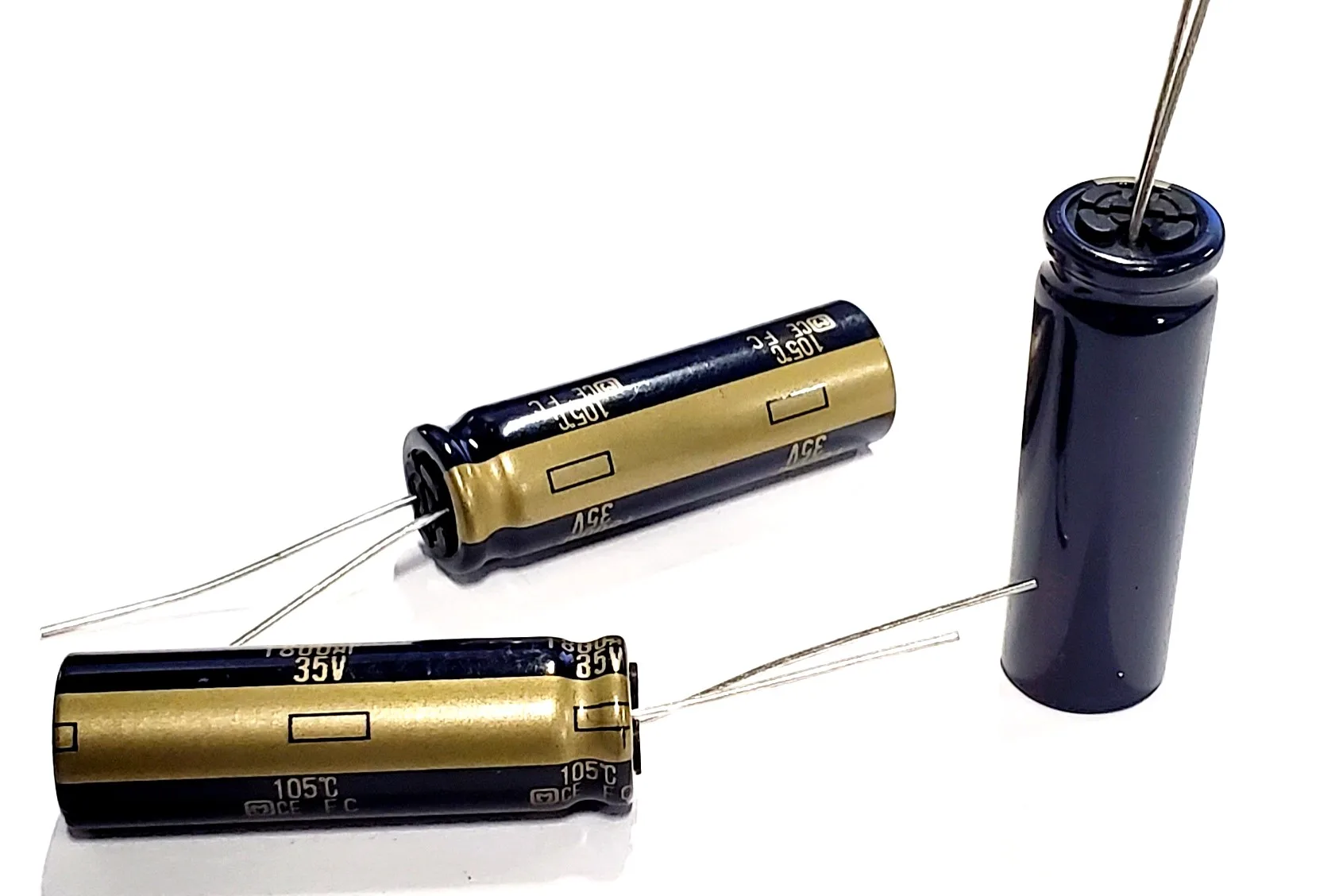 EEU-FC1V182L | CAP ALUM 1800UF 20% 35V RADIAL - Image 3