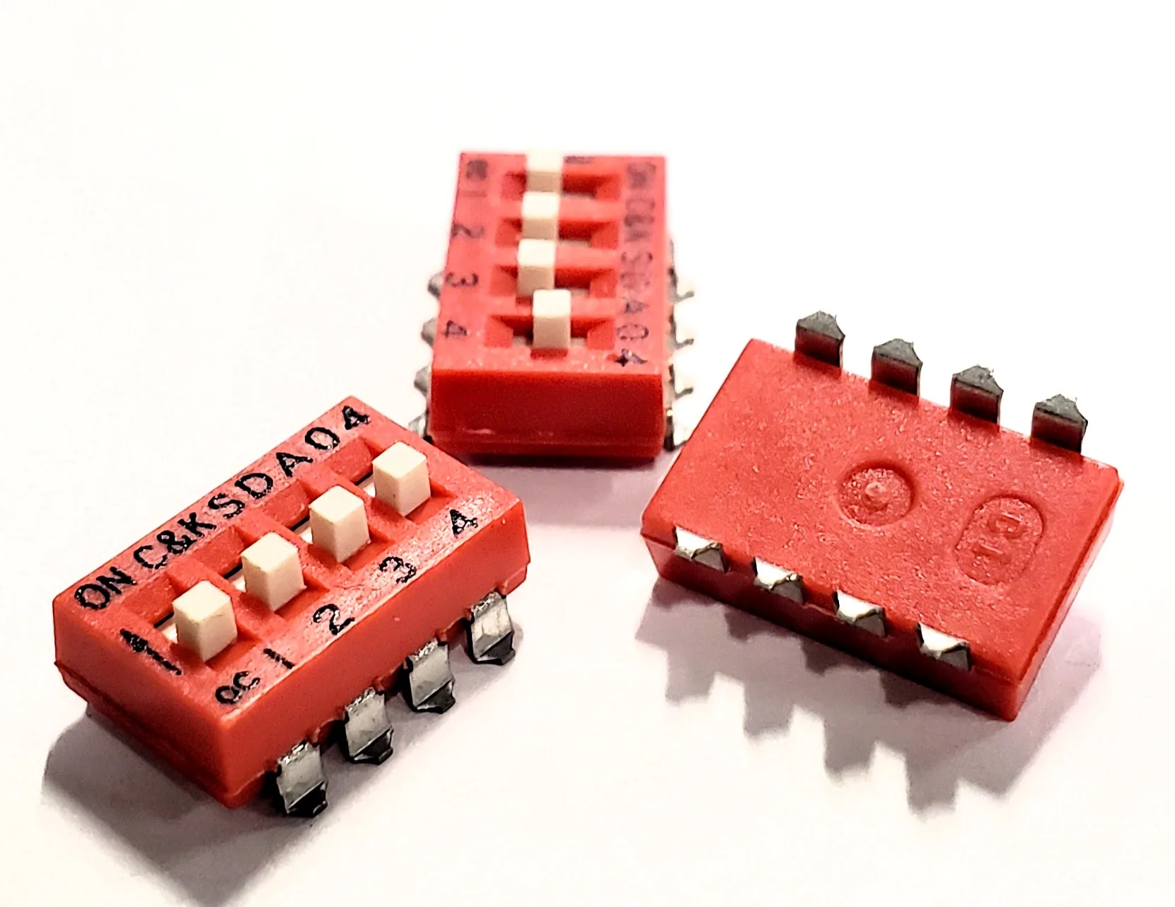 SDA04H1SKD | DIP SWITCH SPST 4 POSITION SURFACE MOUNT SLIDE ACTUATOR 25MA 24VDC RAISED GULL WING - Image 3