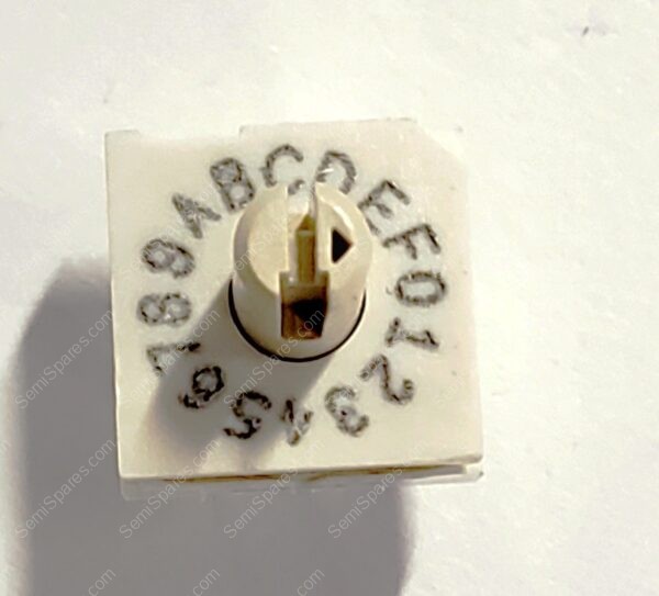 94HBB16 | DIP SWITCH HEXADECIMAL 16 POSITION THROUGH HOLE ROTARY W/ SHAFT ACTUATOR 100MA 50VDC RAISED PC PIN