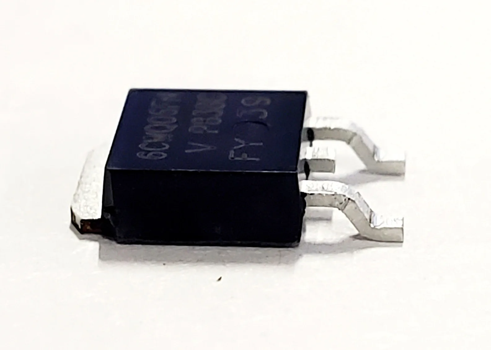 VS-6CWQ06FNPBF | DIODE ARRAY 1 PAIR COMMON CATHODE 60V 3.5A SURFACE MOUNT TO-252-3 DPAK (2 LEADS+TAB) SC-63 - Image 2