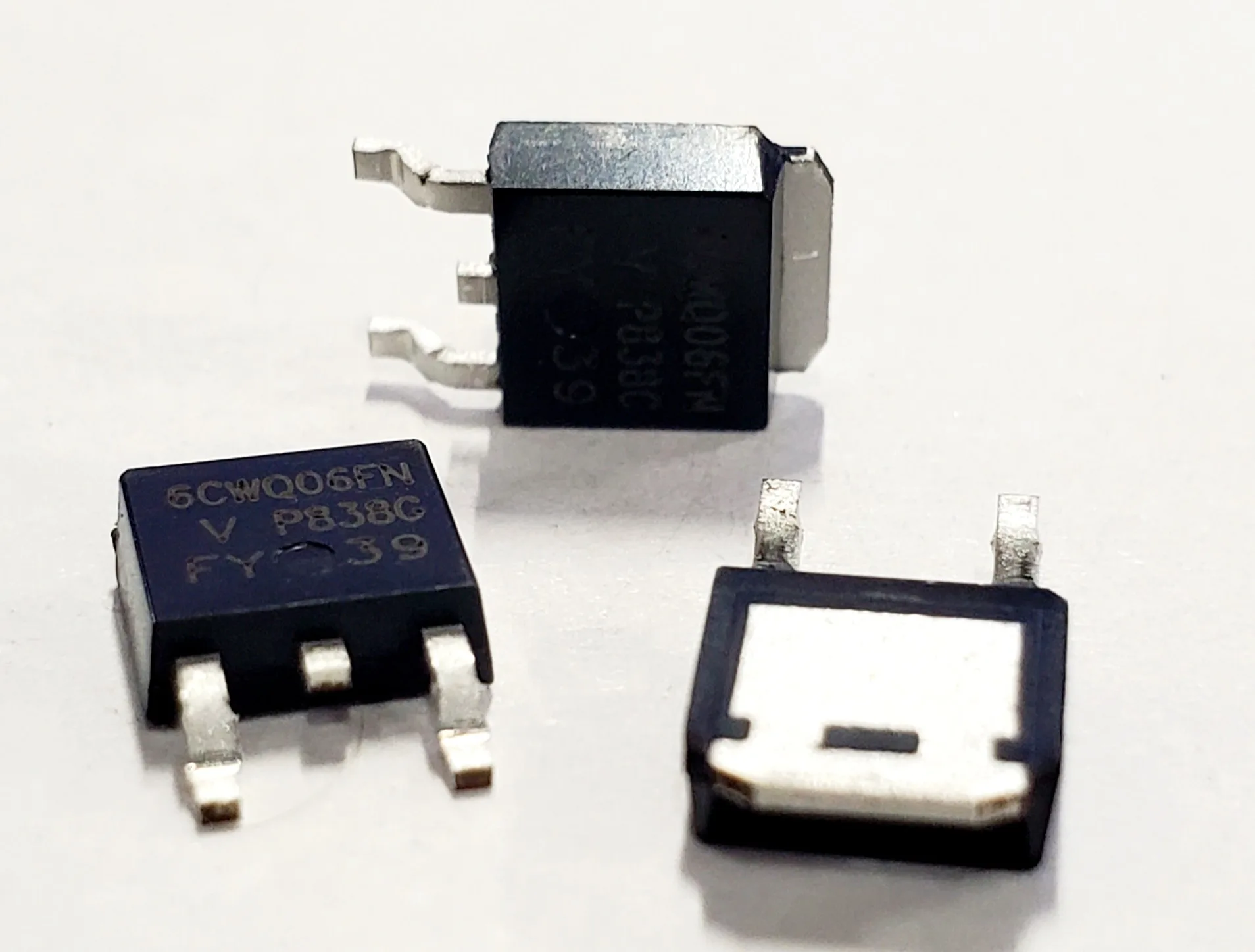 VS-6CWQ06FNPBF | DIODE ARRAY 1 PAIR COMMON CATHODE 60V 3.5A SURFACE MOUNT TO-252-3 DPAK (2 LEADS+TAB) SC-63 - Image 3