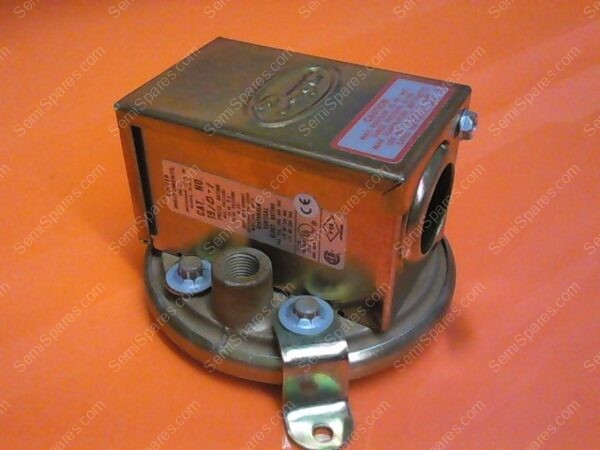 MS-0165-00 | SWITCH, SPDT AIR PSI, 480V 15A,026062,UV2