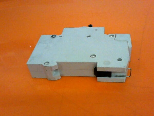 IEC947-2 | GE V-LINE CIRCUIT BREAKER V07325 IEC947-2 - Image 3