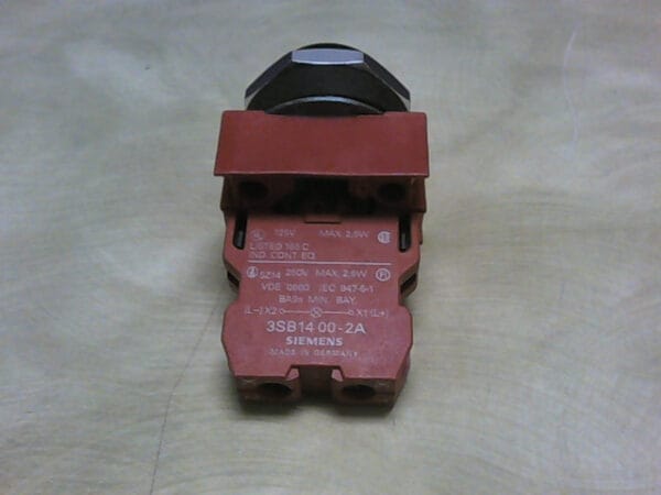 3SB03-LF1G | SIEMENS 30 MM 120 VOLT GREEN LENS PILOT LIGHT 3SB03-LF1G - Image 4