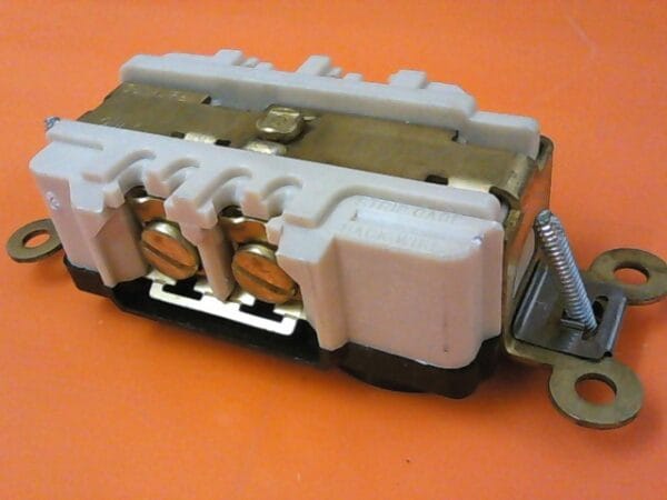 668-090646-001 | CONN,RECEPTACLE,20A 125V 3-WIR - Image 6