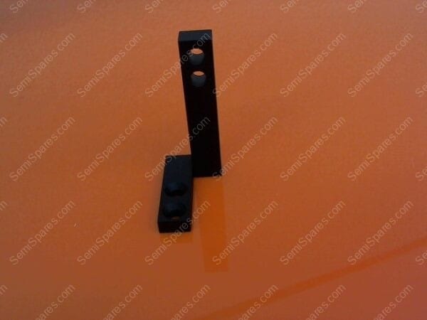 715-370512-001 | BRKT,PVT,OUTER RT SD - Image 3