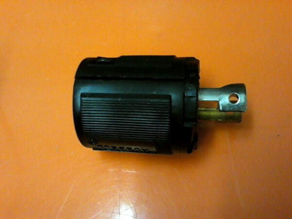 HBL7465V | HUBBELL TWIST-LOCK VALISE DEAD FRONT PLUG 15A 125V A.C OR D.C 2-WIRE POLARIZED NEMA ML1-P - Image 5
