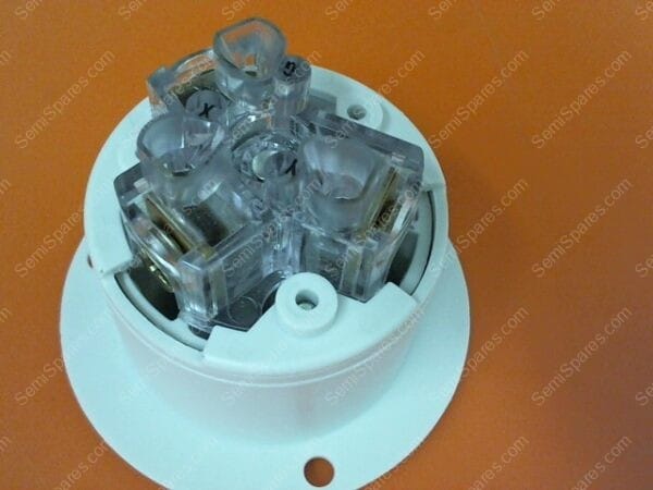 EC-1255-00 | RECEPTA,70630ER,L6-30,30A/250V,WHT,GLOB - Image 3
