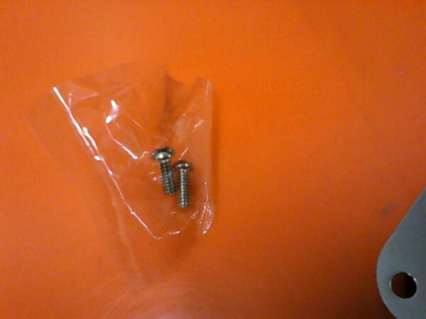 38-1331 | HUBBELL FLANGED RECEPTACLE MIDGET TWIST-LOCK 2 POLE 3 WIRE GROUNDIN 7598 - Image 4