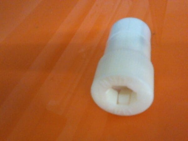 EC-1550-00 | BRYANT NYLON CONN FEMALE 15A-125/250V - Image 2